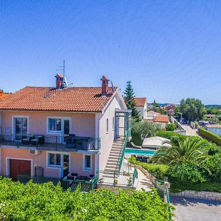 Strandnahes Haus Mit Terrasse Und Pool 別荘
