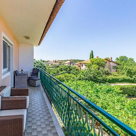 Strandnahes Haus Mit Terrasse Und Pool Holiday home Pula
