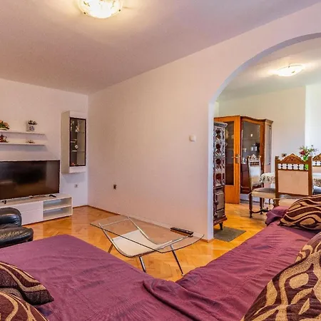 Holiday home Strandnahes Haus Mit Terrasse Und Pool Pula
